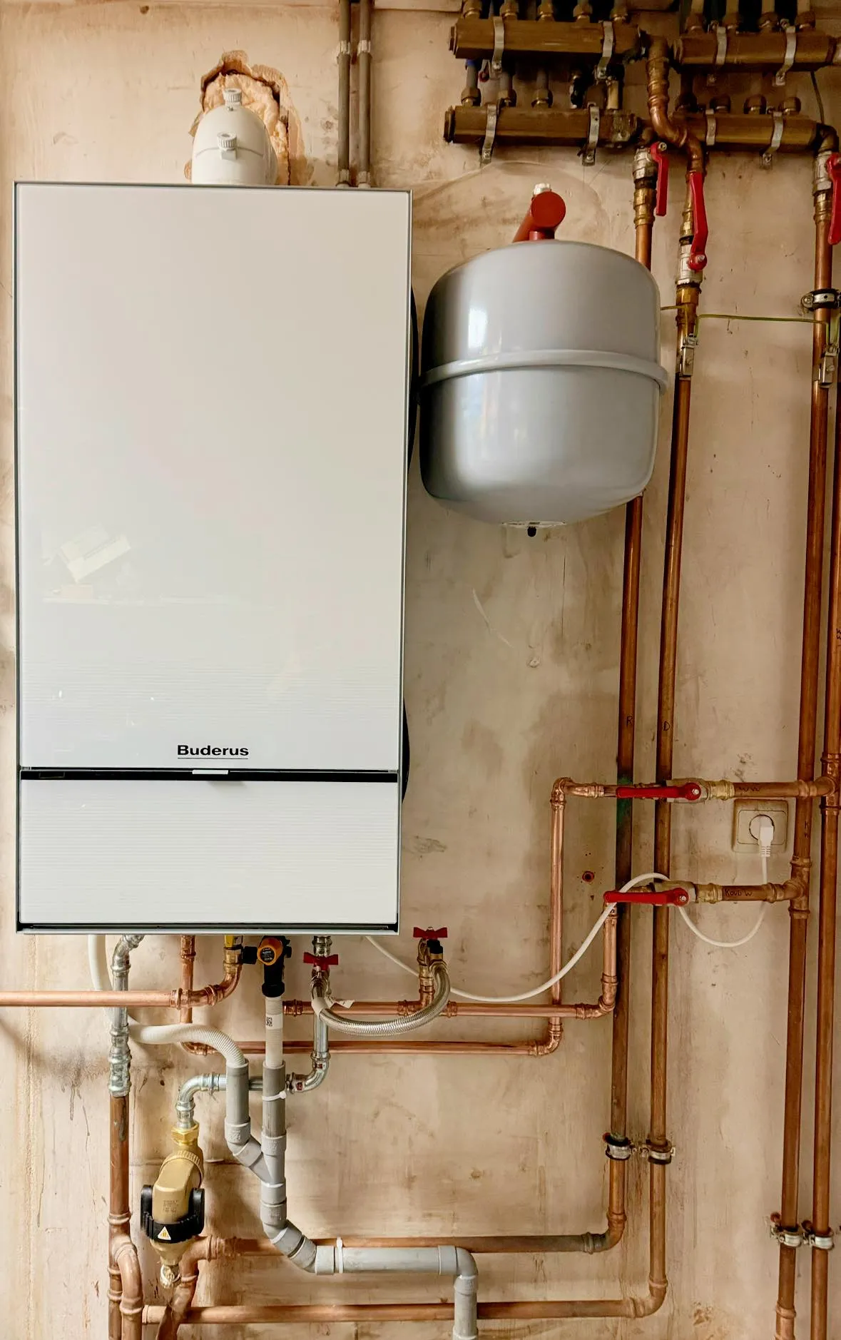 Hoog-efficiënte boilerinstallatie door erkende professionals