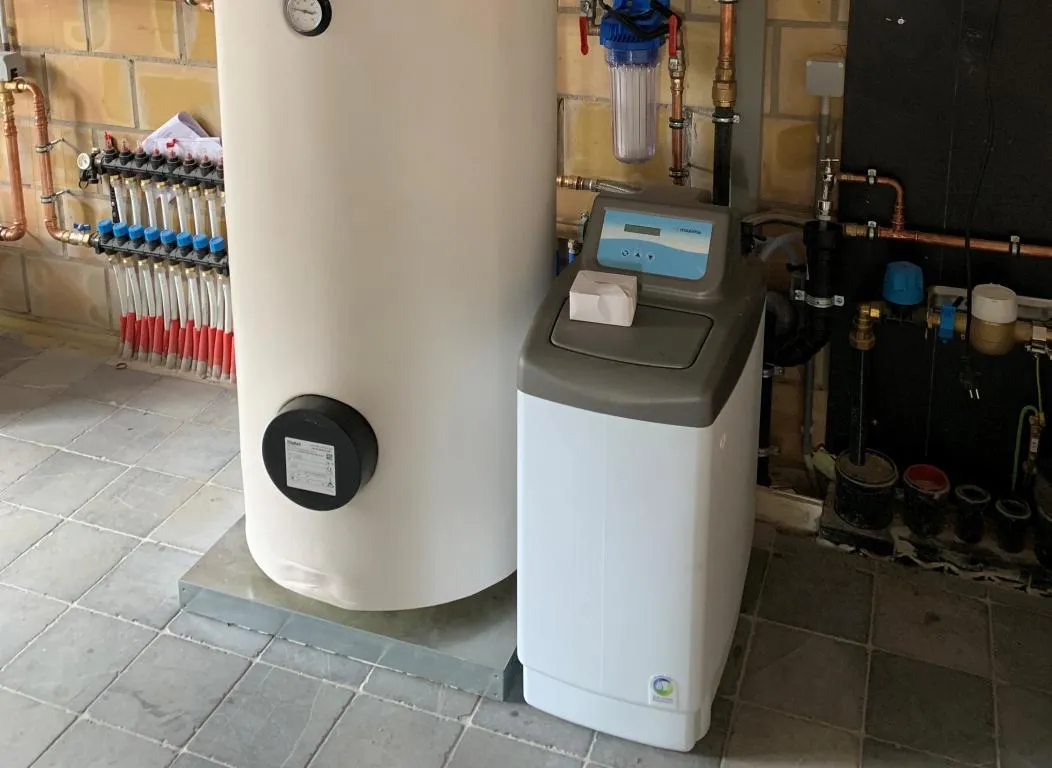 Waterontharder installatie in Maarkedal door Sanitair De Rooze